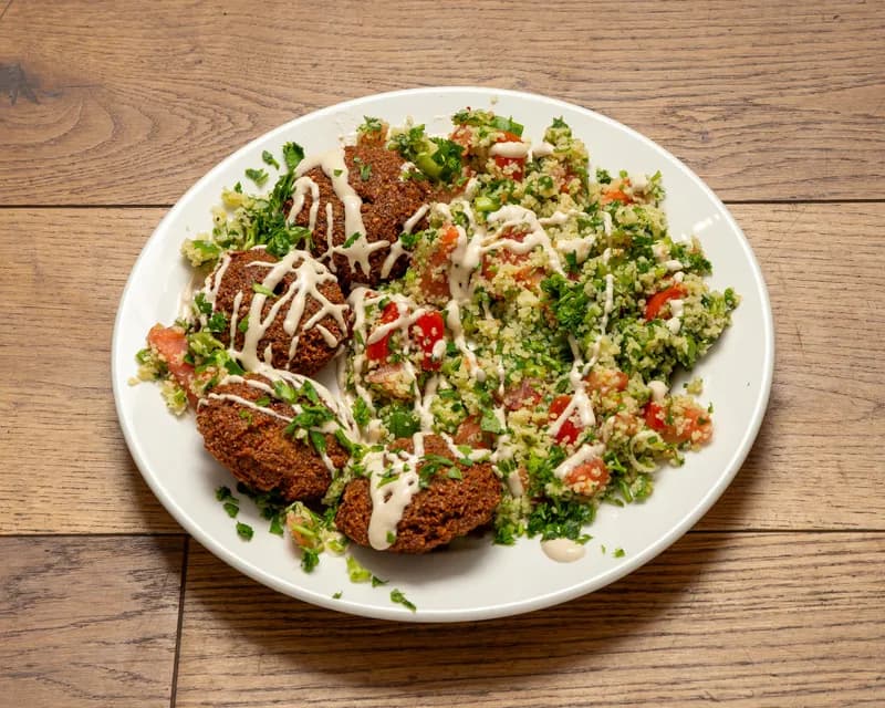 Oriental Bowl – knusprige Falafel mit Kräuterreis und Ofengemüse